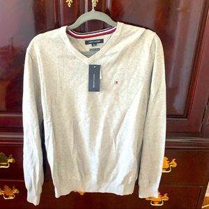 Tommy Hilfiger. Men’s V Neck Sweater.